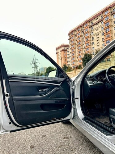 BMW 528 2014, 290,000 km - 2.0 л - Bakı