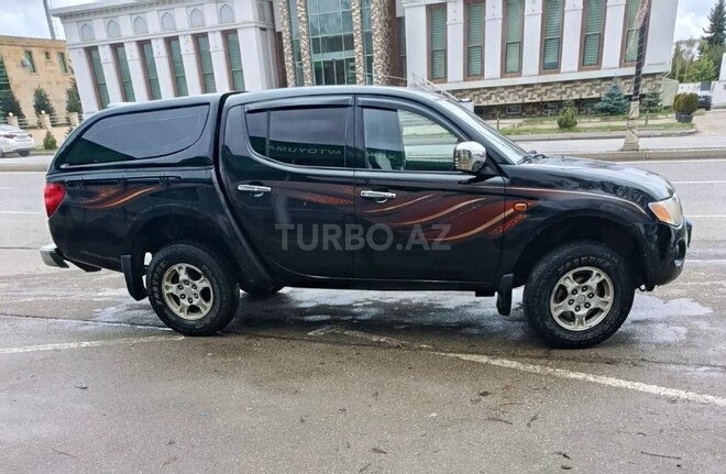Mitsubishi L200 2007, 374,000 km - 2.5 л - Quba