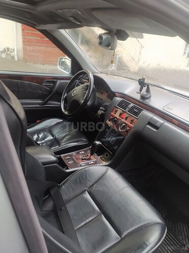 Mercedes E 220 2000, 355,000 km - 2.2 l - Şəki