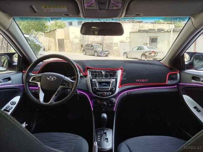 Hyundai Accent 2015, 153,000 km - 1.6 л - Bakı