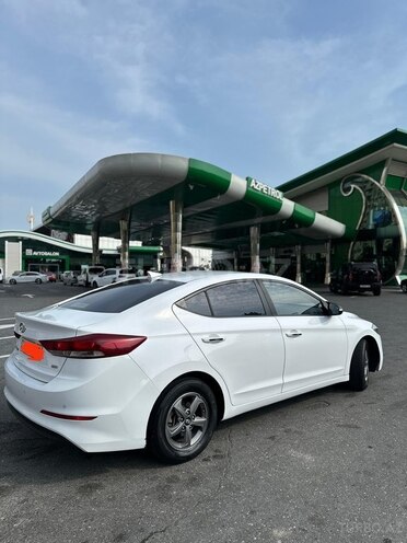 Hyundai Avante 2017, 210,000 km - 1.6 л - Bakı