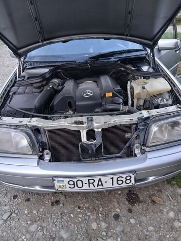 Mercedes C 240 1998, 320,000 km - 2.4 л - Quba