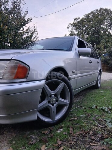Mercedes C 240 1998, 320,000 km - 2.4 л - Quba