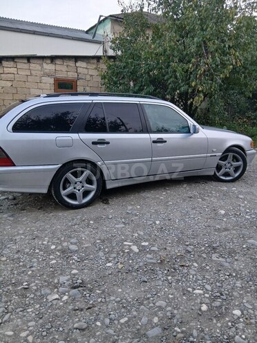 Mercedes C 240 1998, 320,000 km - 2.4 л - Quba