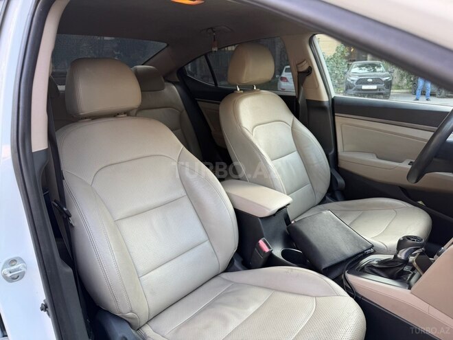 Hyundai Elantra 2017, 200,000 km - 2.0 l - Bakı