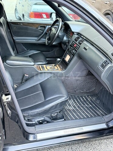 Mercedes E 280 2001, 230,214 km - 2.8 l - Bakı