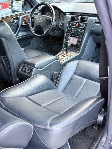 Mercedes E 280 2001, 230,214 km - 2.8 l - Bakı