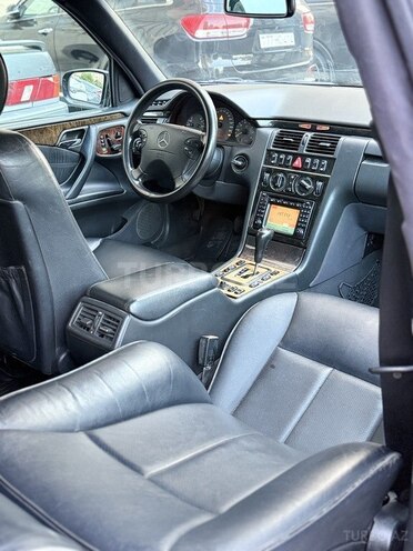 Mercedes E 280 2001, 230,214 km - 2.8 l - Bakı