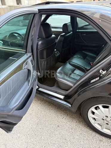 Mercedes E 280 2001, 230,214 km - 2.8 l - Bakı