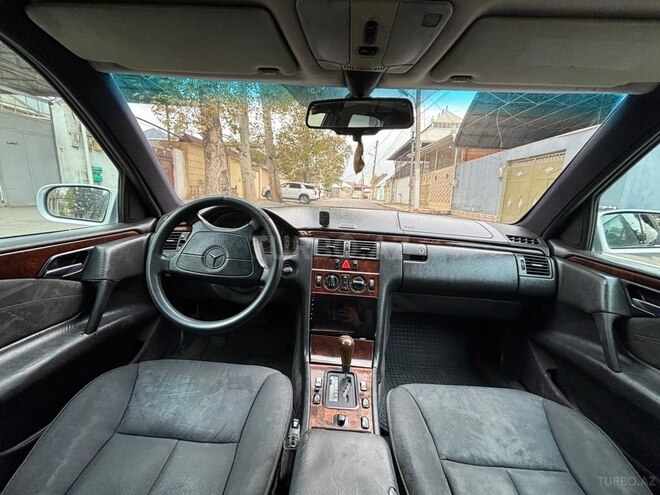 Mercedes E 200 1996, 287,000 km - 2.0 l - Gəncə