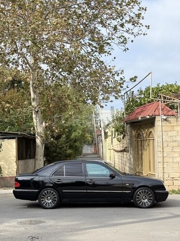 Mercedes E 240 1998, 380,000 km - 2.4 l - Mingəçevir