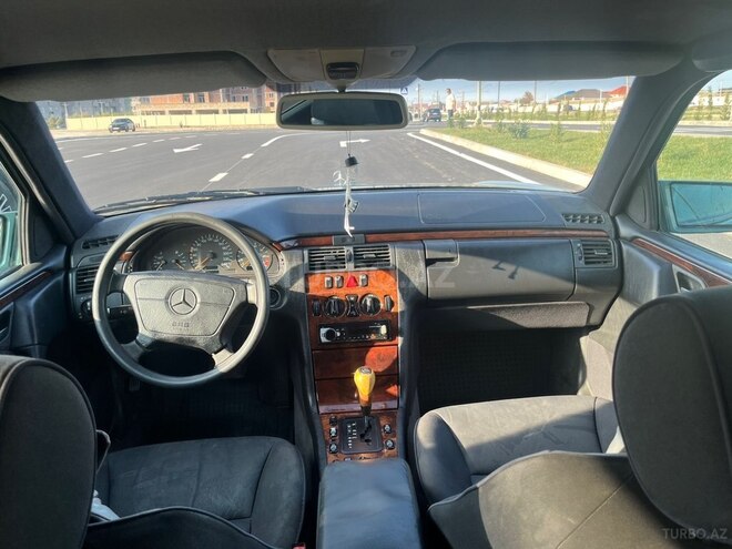 Mercedes E 200 1999, 318,000 km - 2.0 л - Bakı