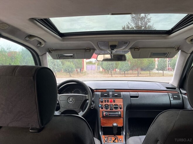 Mercedes E 240 1999, 450,000 km - 2.4 l - Beyləqan