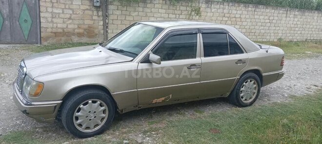 Mercedes E 220 1993, 490,000 km - 2.2 л - Bakı