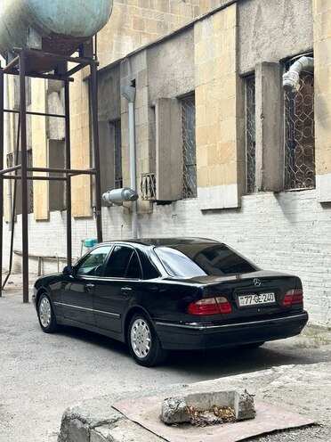 Mercedes E 240 2002, 381,000 km - 2.6 l - Bakı