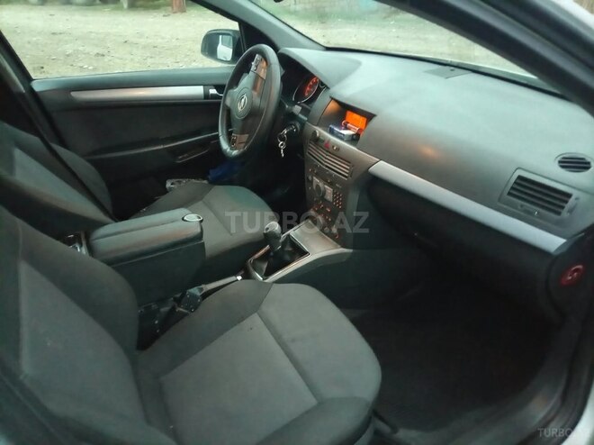 Opel Astra 2006, 331,840 km - 1.4 l - Beyləqan