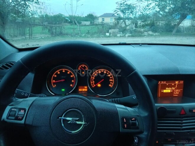 Opel Astra 2006, 331,840 km - 1.4 l - Beyləqan