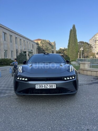 ZEEKR 001