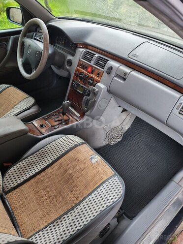 Mercedes E 240 1999, 360,000 km - 2.4 л - Bakı