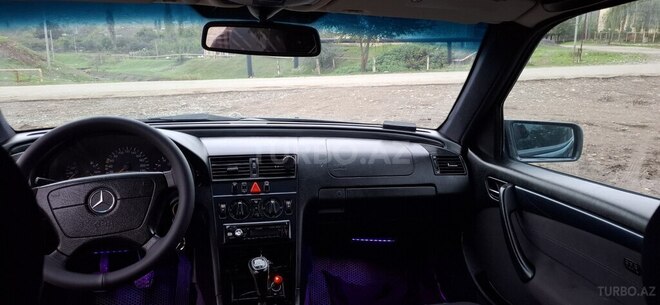 Mercedes C 180 1999, 400,000 km - 1.8 l - Qusar