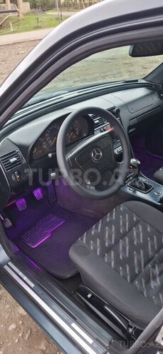 Mercedes C 180 1999, 400,000 km - 1.8 l - Qusar