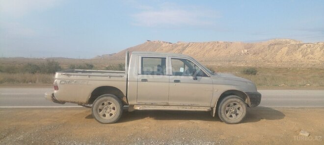 Mitsubishi L200 2005, 511,221 km - 2.5 l - Bakı