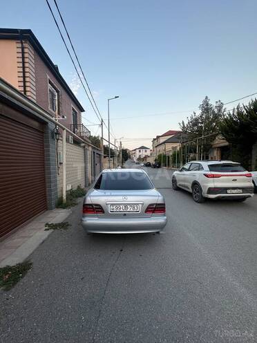 Mercedes E 220 2000, 426,271 km - 2.2 l - Bakı