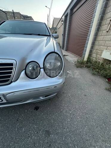 Mercedes E 220 2000, 426,271 km - 2.2 l - Bakı