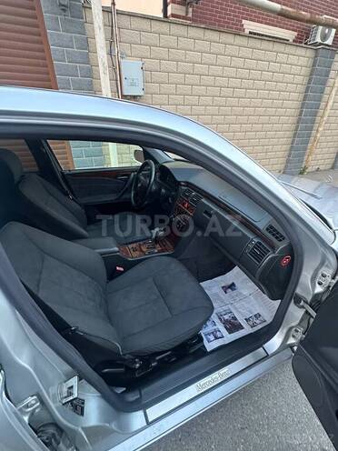 Mercedes E 220 2000, 426,271 km - 2.2 l - Bakı
