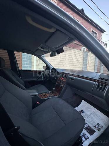Mercedes E 220 2000, 426,271 km - 2.2 l - Bakı