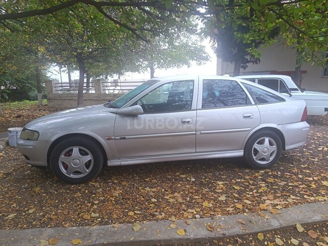 Opel Vectra 1999, 290,500 km - 1.6 л - Tovuz