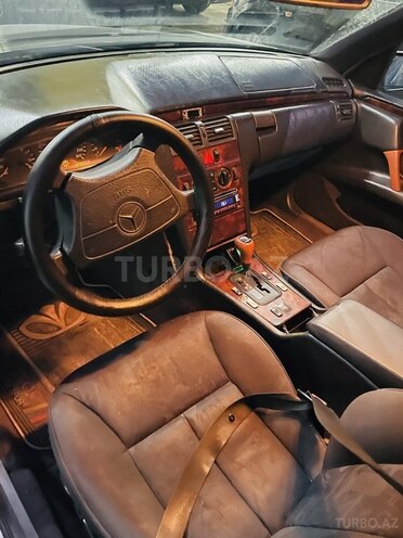 Mercedes E 280 1996, 375,412 km - 2.8 l - Quba
