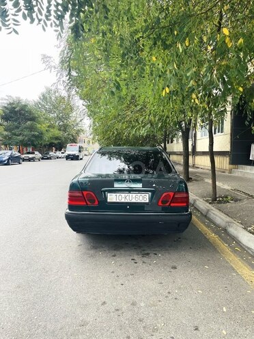 Mercedes E 280 1996, 375,412 km - 2.8 l - Quba