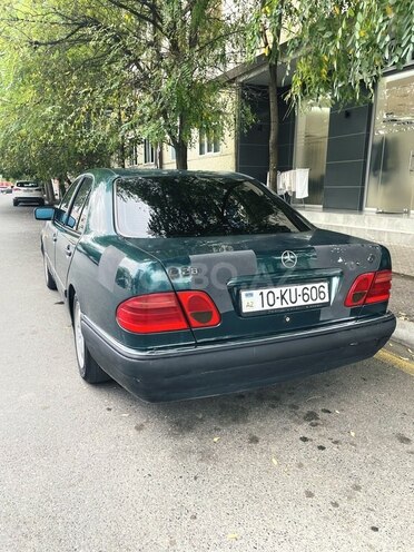 Mercedes E 280 1996, 375,412 km - 2.8 l - Quba