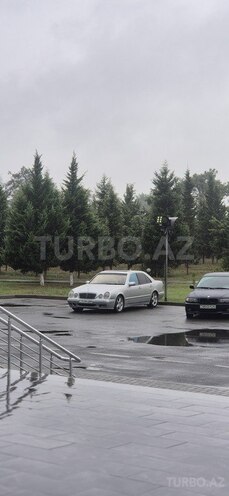 Mercedes E 270 2001, 283,000 km - 2.7 l - Salyan