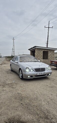 Mercedes E 270 2001, 283,000 km - 2.7 l - Salyan