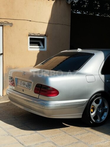 Mercedes E 270 2001, 283,000 km - 2.7 l - Salyan