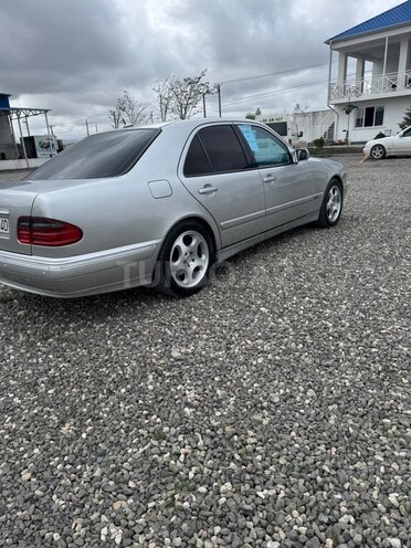 Mercedes E 280 2001, 296,000 km - 2.8 l - Quba