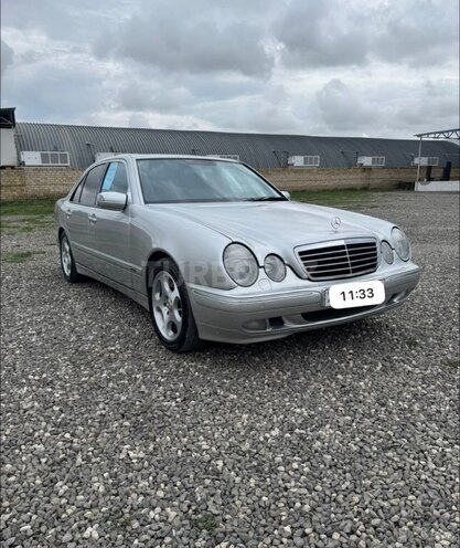 Mercedes E 280 2001, 296,000 km - 2.8 l - Quba