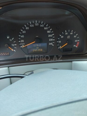 Mercedes E 240 2000, 295,000 km - 2.4 l - Bakı