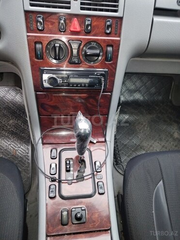 Mercedes E 280 2000, 330,000 km - 2.8 l - Kürdəmir
