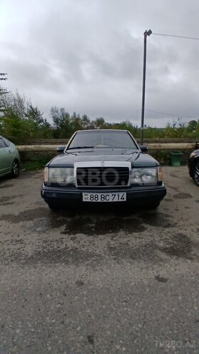 Mercedes E 220 1993, 456,480 km - 2.2 л - Qusar