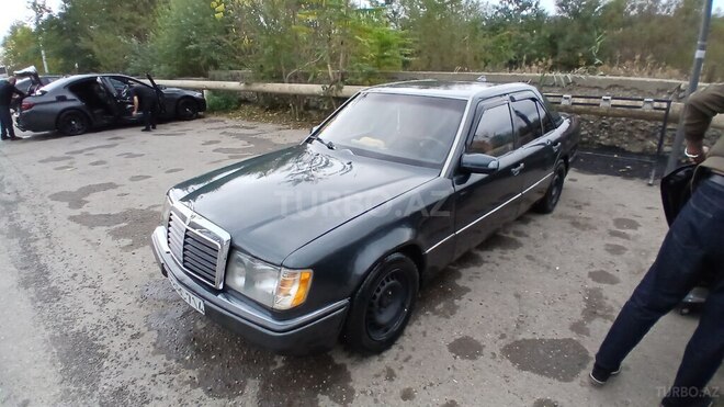Mercedes E 220 1993, 456,480 km - 2.2 л - Qusar