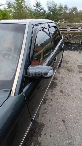Mercedes E 220 1993, 456,480 km - 2.2 л - Qusar