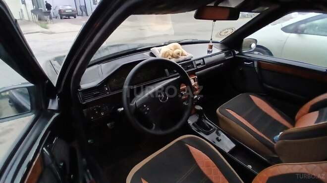 Mercedes E 220 1993, 456,480 km - 2.2 л - Qusar