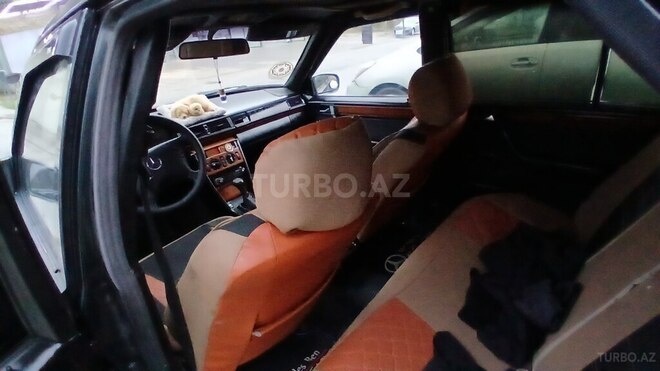Mercedes E 220 1993, 456,480 km - 2.2 л - Qusar