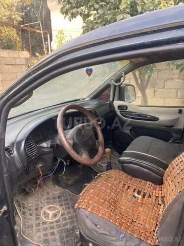 Hyundai H-1 1998, 500,000 km - 2.5 l - Salyan