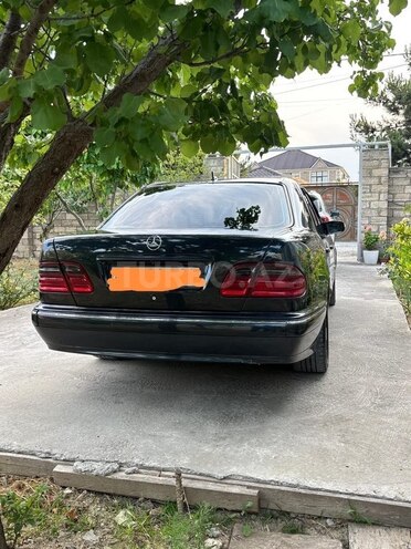 Mercedes E 270 2001, 575,960 km - 2.7 l - Bakı