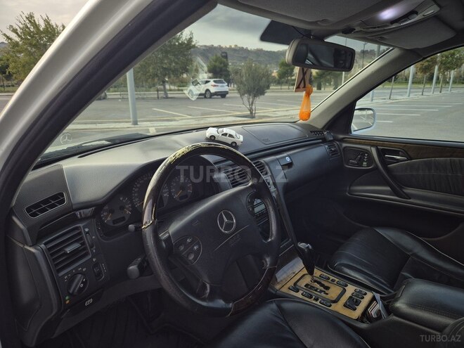 Mercedes E 320 2001, 350,000 km - 3.2 l - Bakı