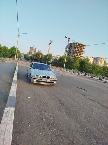 BMW 520 1999, 450,000 km - 2.0 l - Qusar